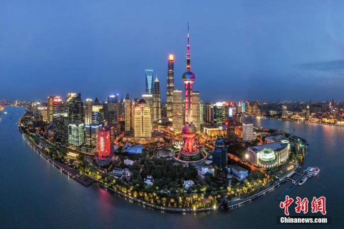 图为2020年航拍上海浦东陆家嘴夜景。（无人机照片） 中新社记者 张亨伟 摄